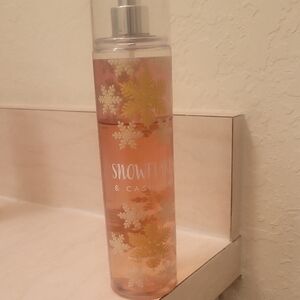 Bath & Body Works Snowflakes & Cashmere Fragrance Mist - Pink and Gold
